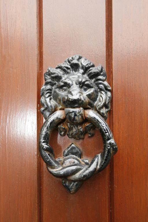 Temple Gate Hotel اينيس المظهر الخارجي الصورة