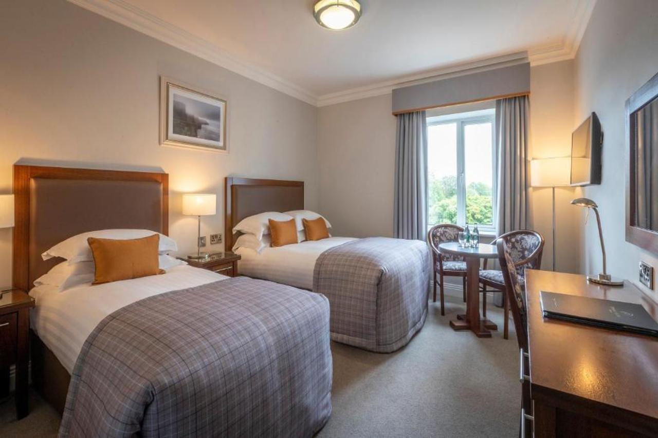 Temple Gate Hotel اينيس المظهر الخارجي الصورة