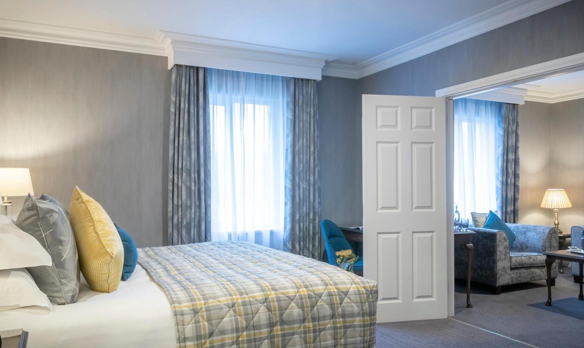 Temple Gate Hotel اينيس المظهر الخارجي الصورة