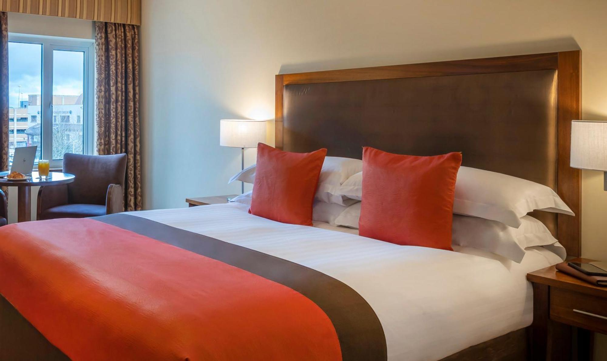 Temple Gate Hotel اينيس المظهر الخارجي الصورة