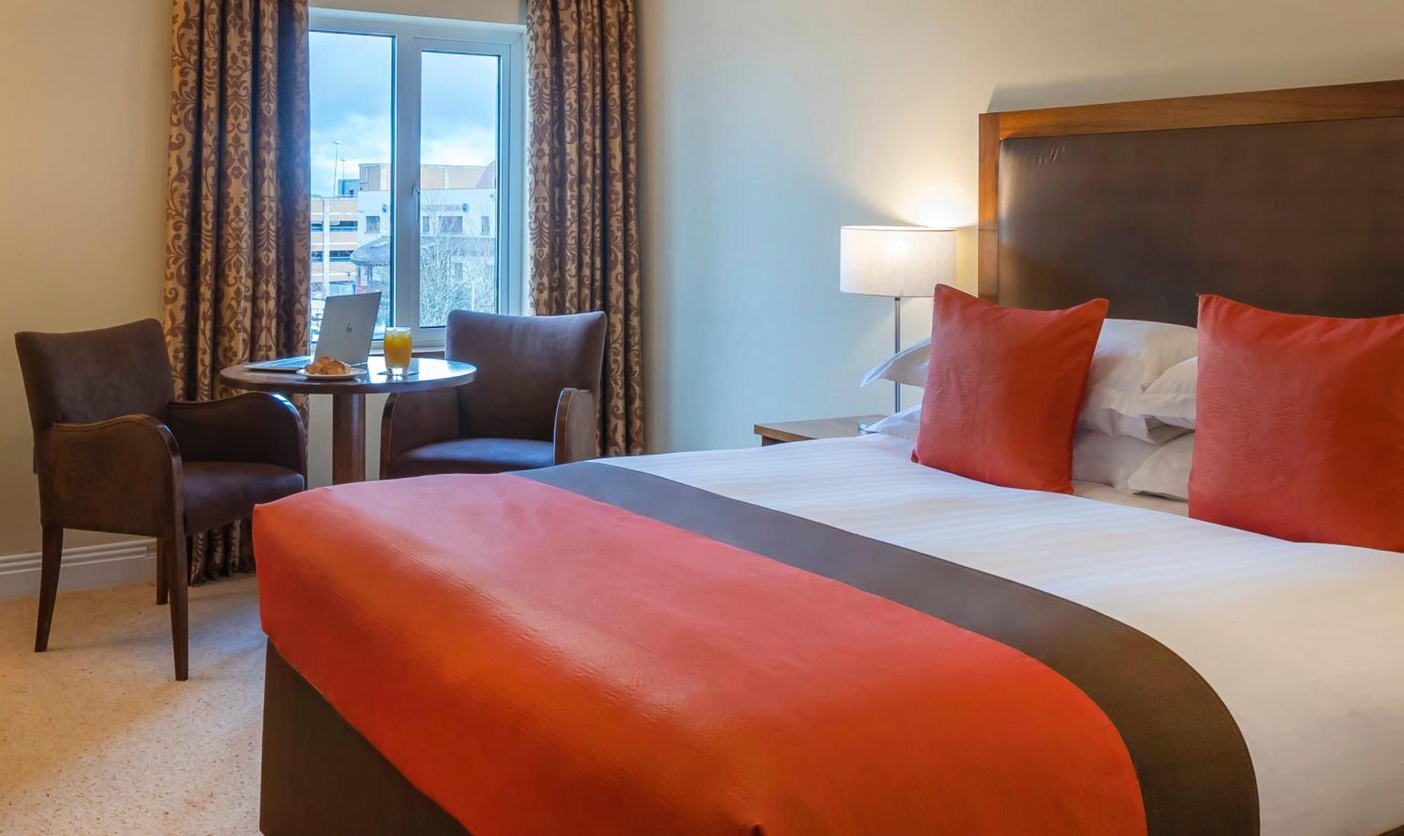 Temple Gate Hotel اينيس المظهر الخارجي الصورة