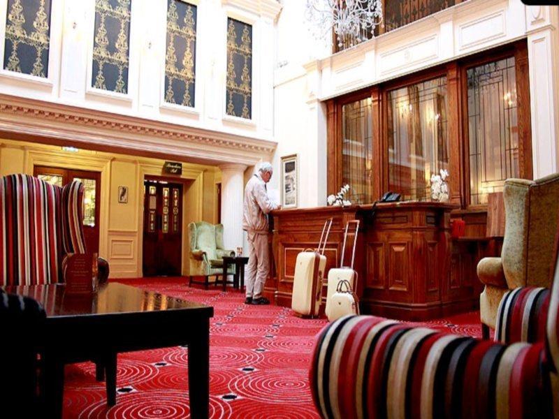 Temple Gate Hotel اينيس المظهر الخارجي الصورة