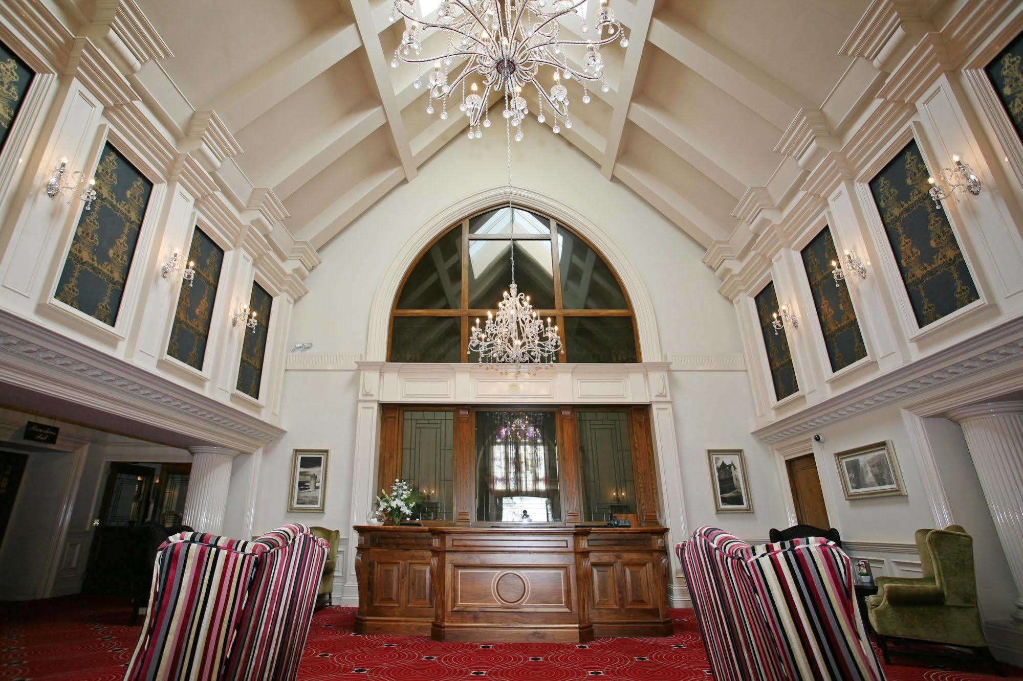 Temple Gate Hotel اينيس المظهر الخارجي الصورة