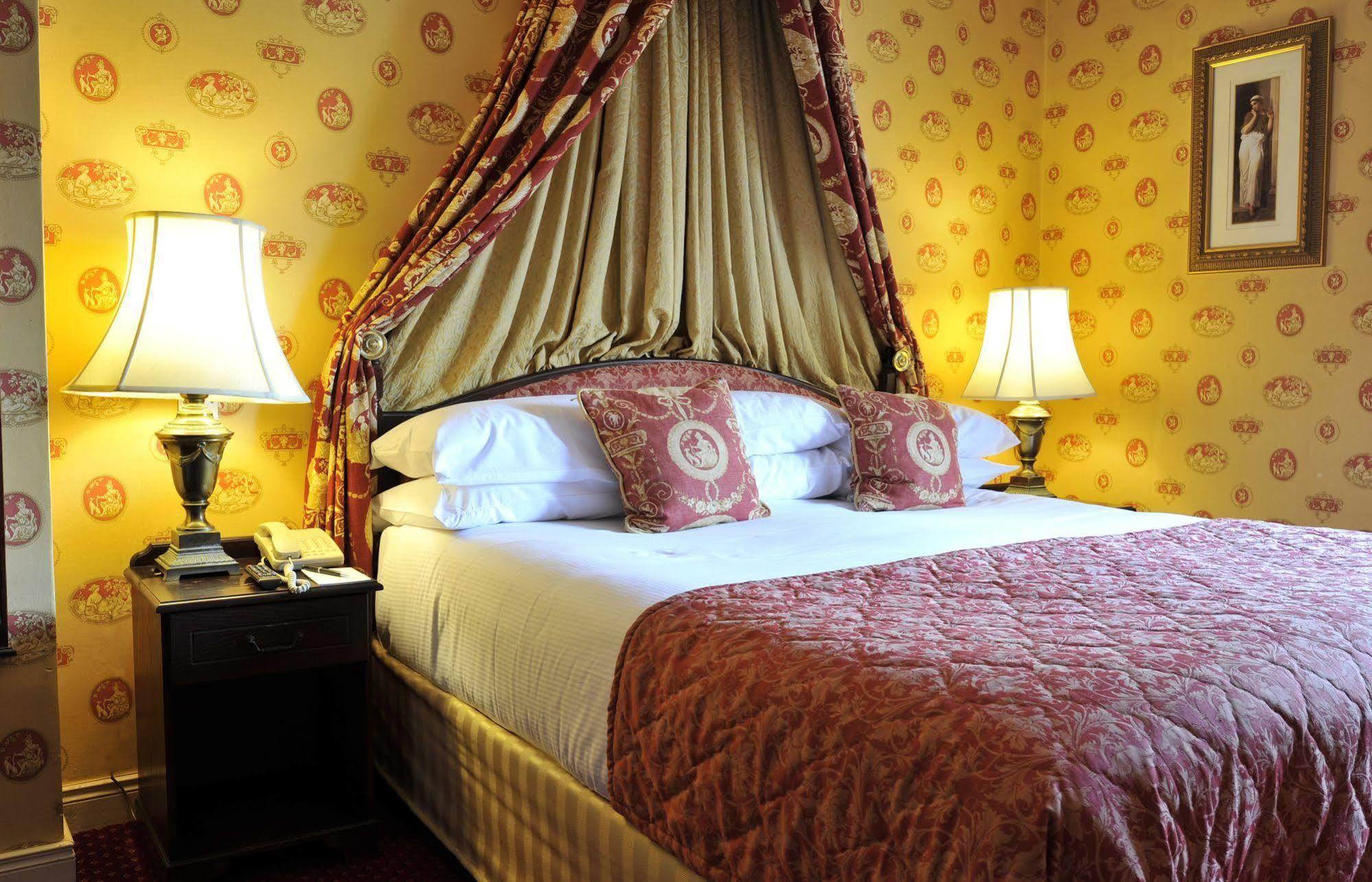 Temple Gate Hotel اينيس المظهر الخارجي الصورة