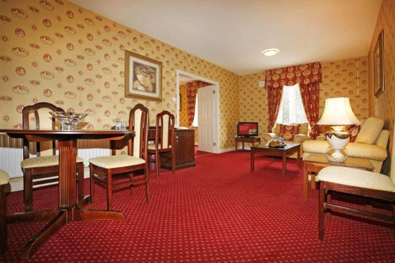 Temple Gate Hotel اينيس المظهر الخارجي الصورة