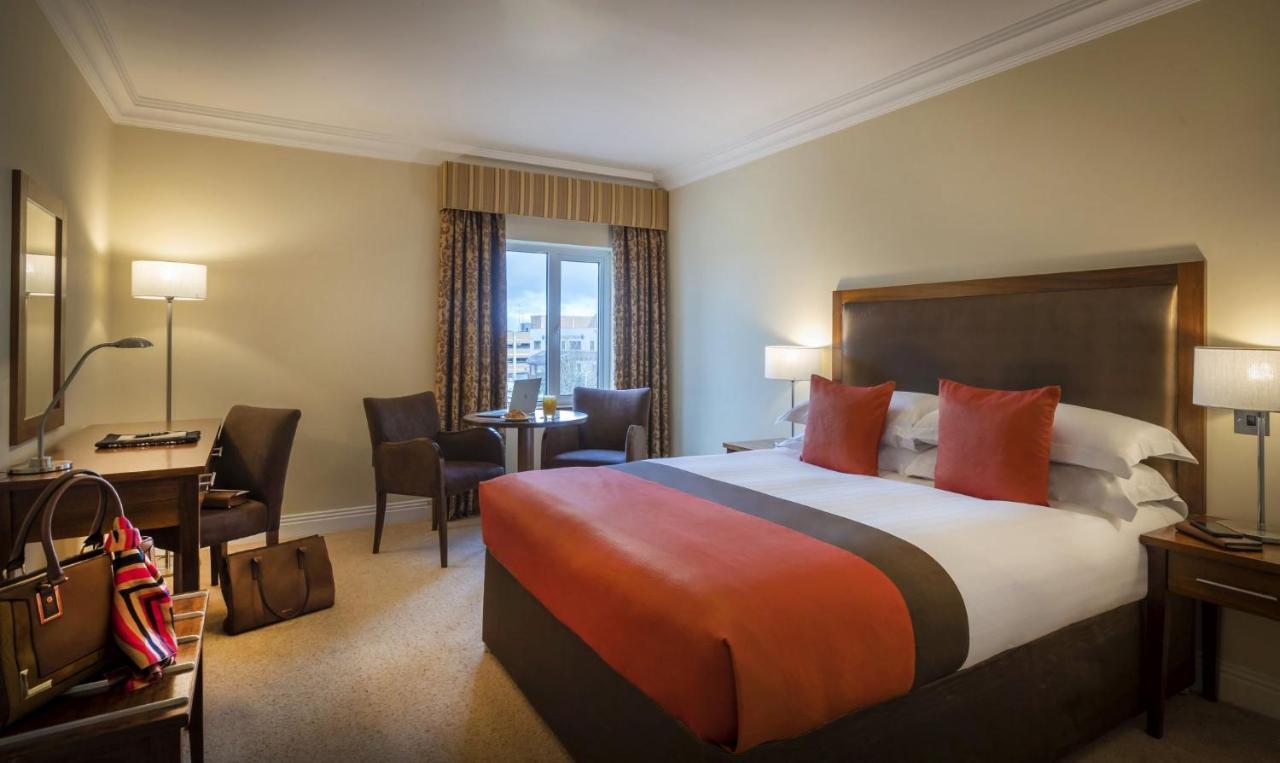 Temple Gate Hotel اينيس المظهر الخارجي الصورة