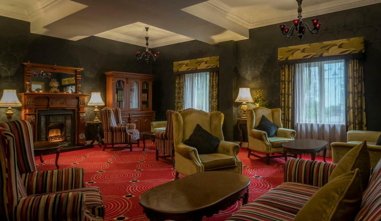 Temple Gate Hotel اينيس المظهر الخارجي الصورة