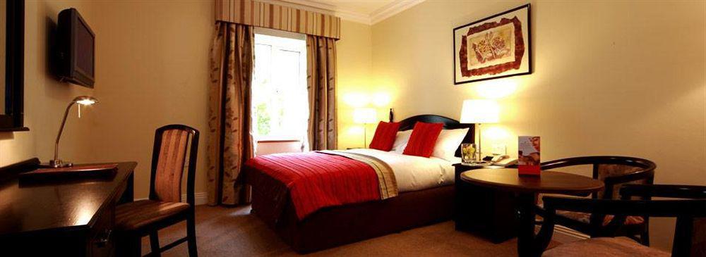 Temple Gate Hotel اينيس المظهر الخارجي الصورة